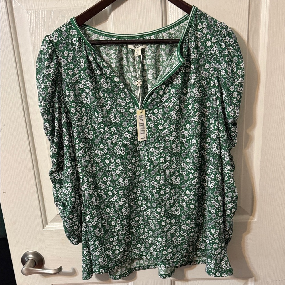 Max Studio long sleeved women’s top